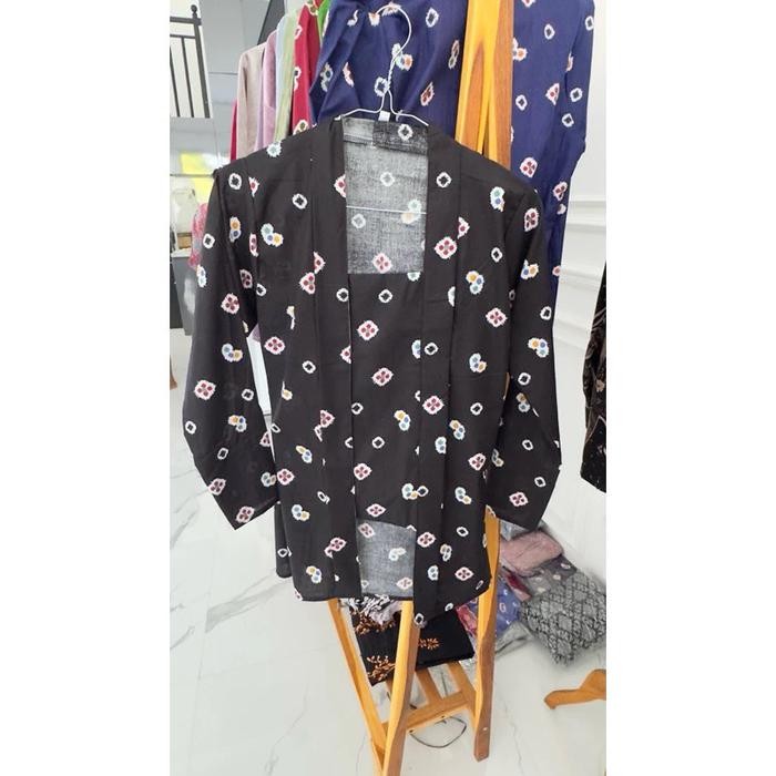 

Kebaya kutubaru Jumputan - Hitam, M