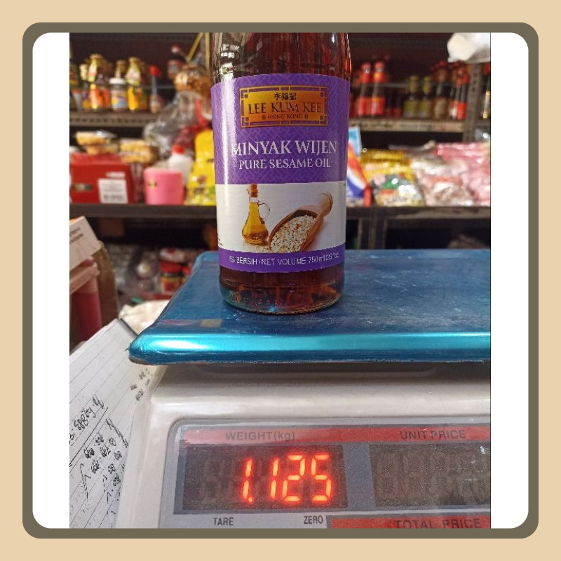 

Minyak Wijen Lee Kum Kee Pure Sesame Oil 750mL