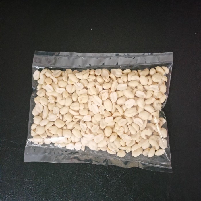 

kacang tanah kupas mentah super 500 gram/kacang mentah kupas besar ks