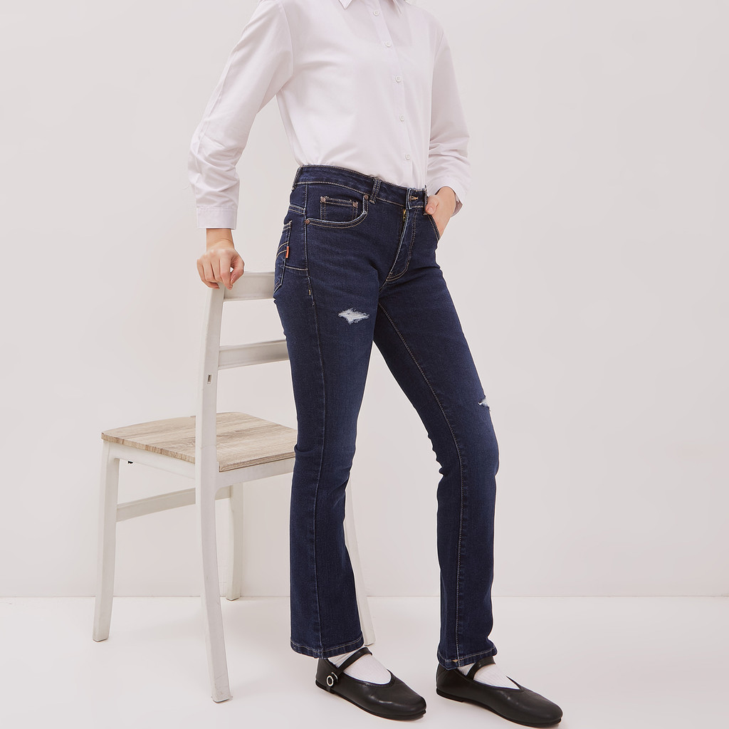 DUST Celana Mid Rise Bootcut Jeans Laira Medium Dark Blue (D. 31310)