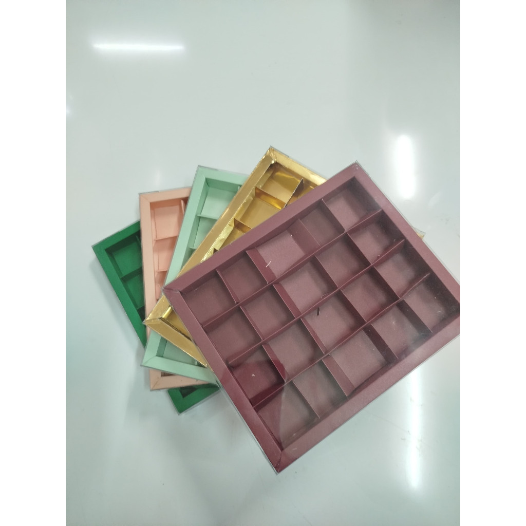 Box Mika Coklat/Praline sekat 20