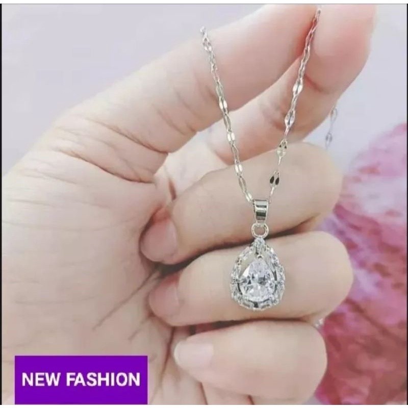 KA Kalung Berlian Imitasi Lapis Emas Putih Liontin Teardrop