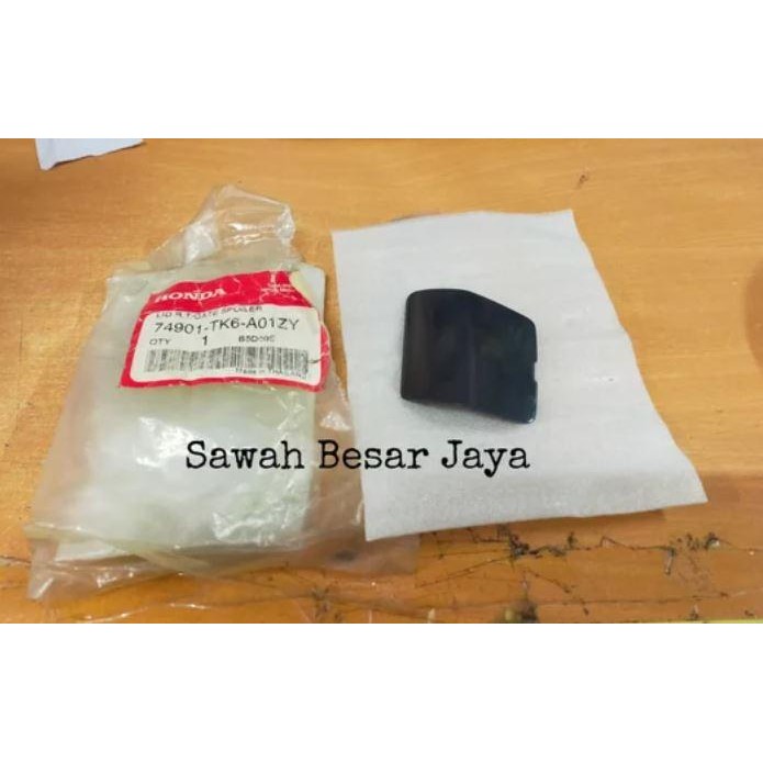 Tutup Cover Spoiler Atas Pintu Bagasi Belakang Honda Jazz S RS GE8 - Kanan