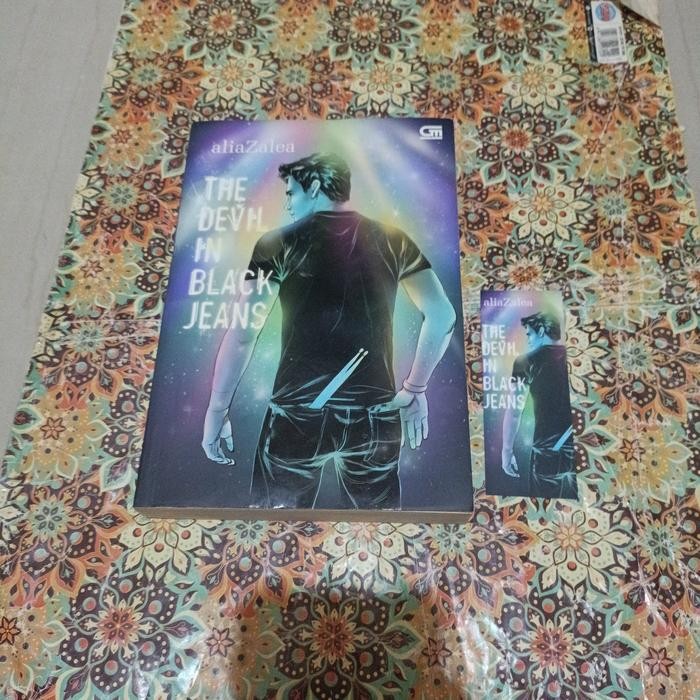 Novel Alia Zalea - The Devil in Black Jeans