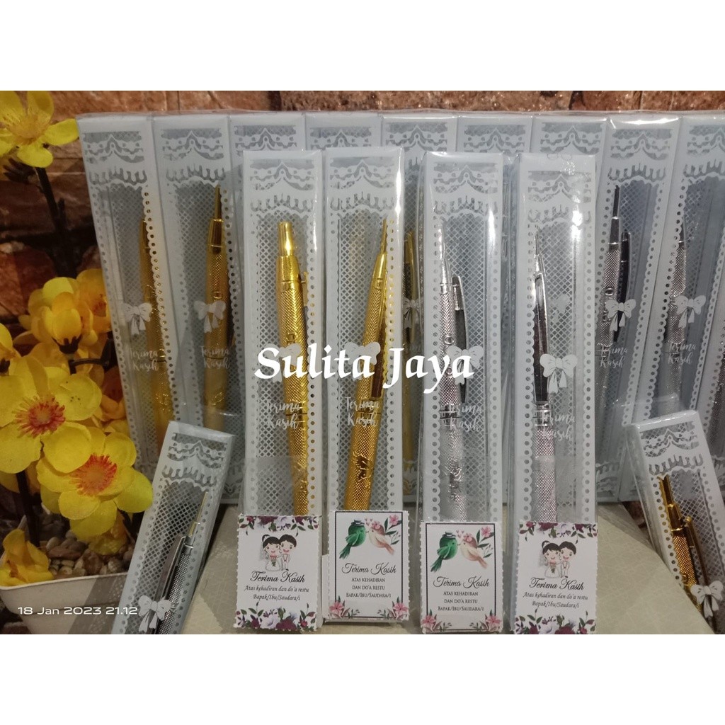 

Souvenir Pernikahan PULPEN LUCU KEMAS MIKA isi 100 PCS murah FREE KARTU UCAPAN 100 LEMBAR PULPEN GOL