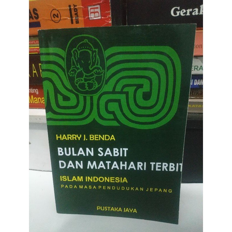 BULAN SABIT DAN MATAHARI TERBIT