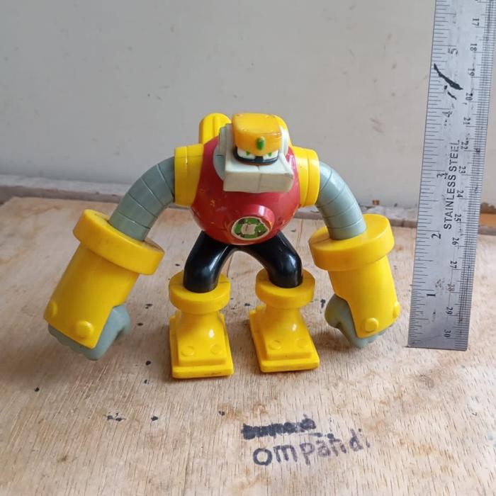 EO99 figure McDonald's Mega man gutsman