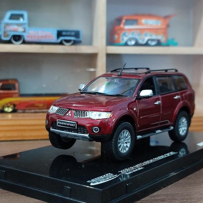 Diecast Mitsubhisi Pajero Sport Vitesse Skala 1:43 Maroon Miniatur