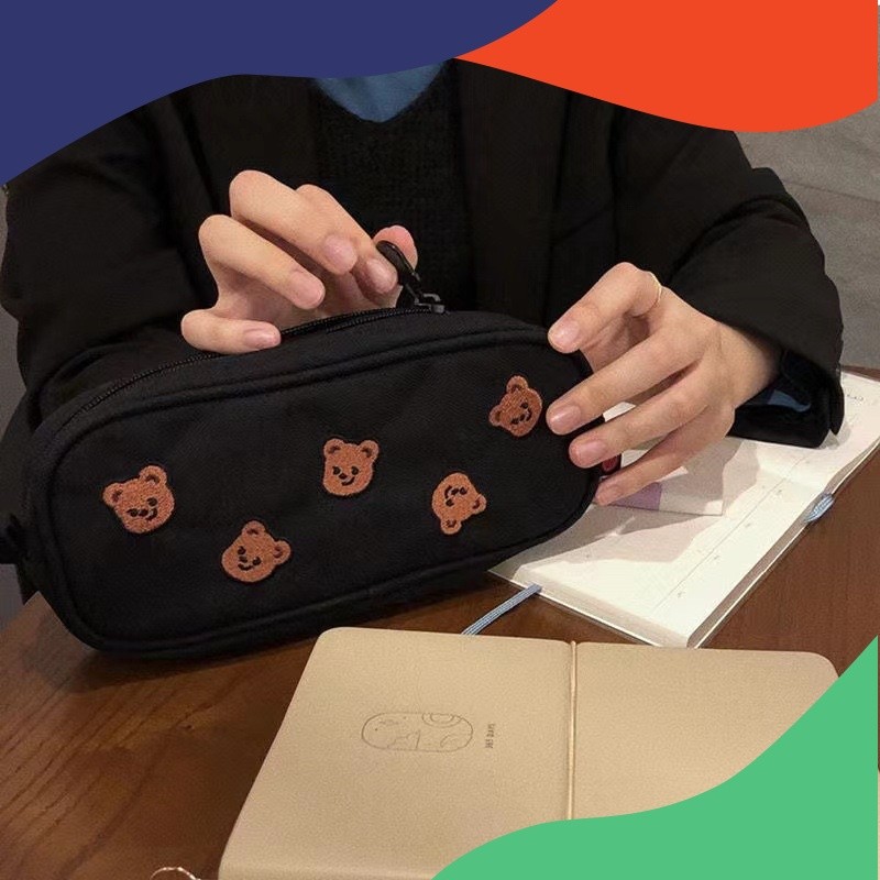 

COD KOTAK PENSIL PREMIUM KOREAN BEAR / PENSIL CASE / MAKEUP POUCH / TEMPAT PENSIL AESTHETIC KOREA SIMPLE ELEGAN HOTT