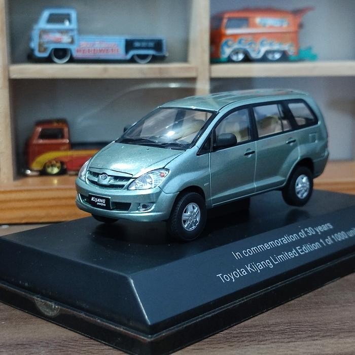 Diecast Toyota Innova Old Special 30th Limited Edition 1:43 Miniatur
