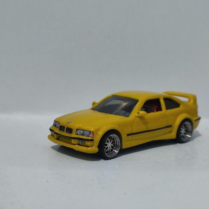 Diecast Hotwheels custom BMW M3 YELLOW Miniatur