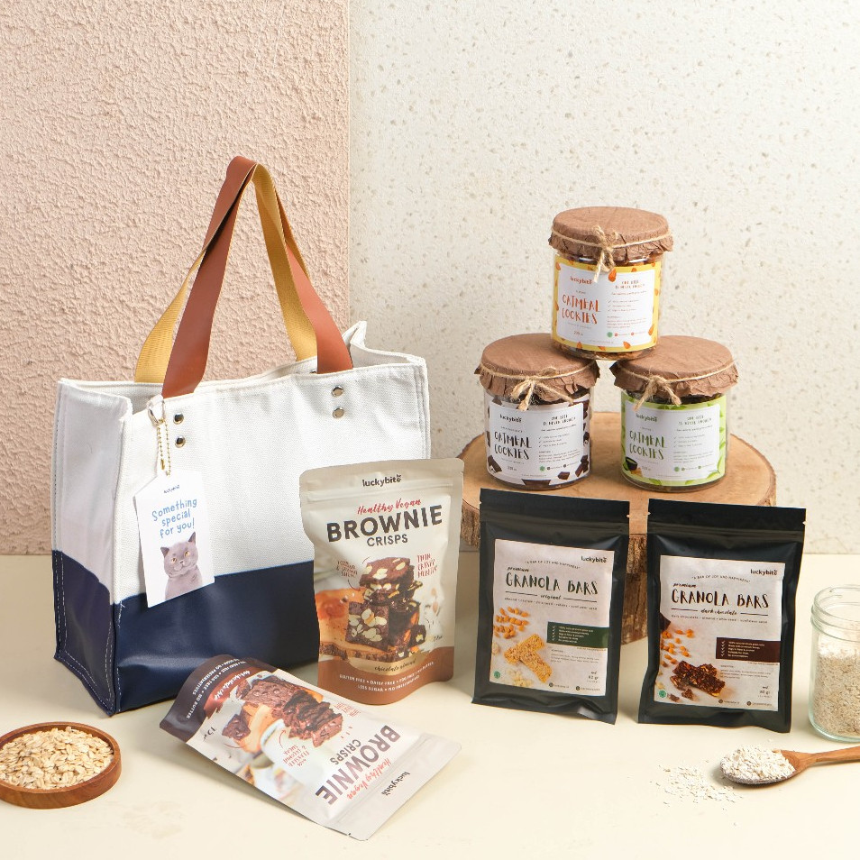 

Hampers / Parcel / Kado - PREMIUM CANVAS BAG / TAS CANVAS - Oatmeal Cookies + Brownie Crisps + Granola Bar + FREE Greeting Card + Box + Bubble Wrap | LUCKYBITE