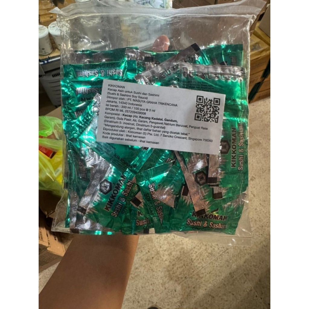 

Soy Sauce Sachet Kikkoman / Kikkoman Soy Sauce Sachet / Kecap Asin Kikkoman Sachet - 1 pack / 100 pcs / 3 ML