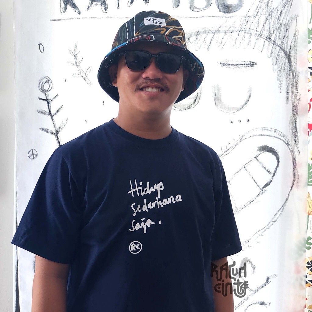 Racun Cinta - Tshirt Kaos Pria Cotton Combed