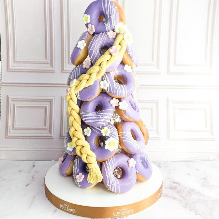 

Donat/Donat Ulang Tahun/Donat Birthday/Donat Tower tema Rapunzel/Donat Catering Malang DMT