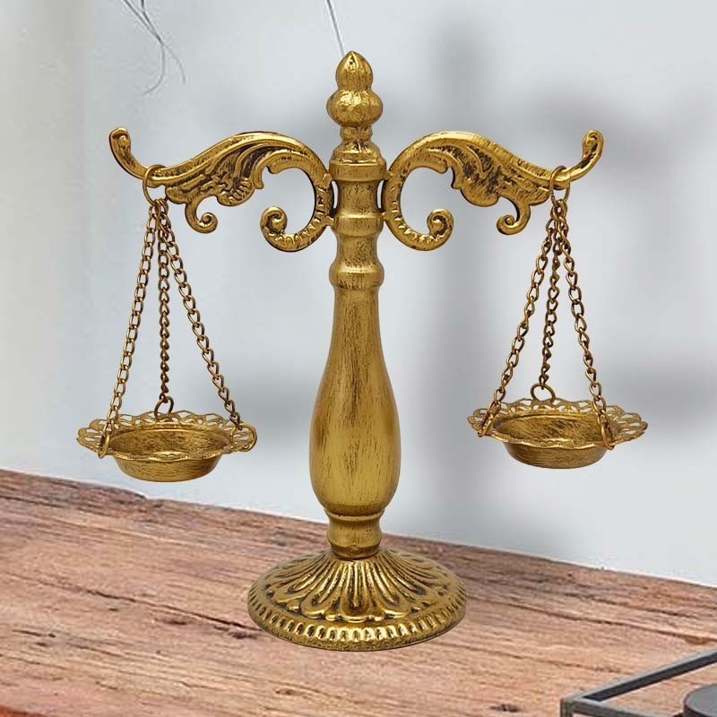 

Balance Scale Decor European Tribunal Iron Art Study Decor Office Decorative Ornaments Wedding Gift Retro Fairness and Justice