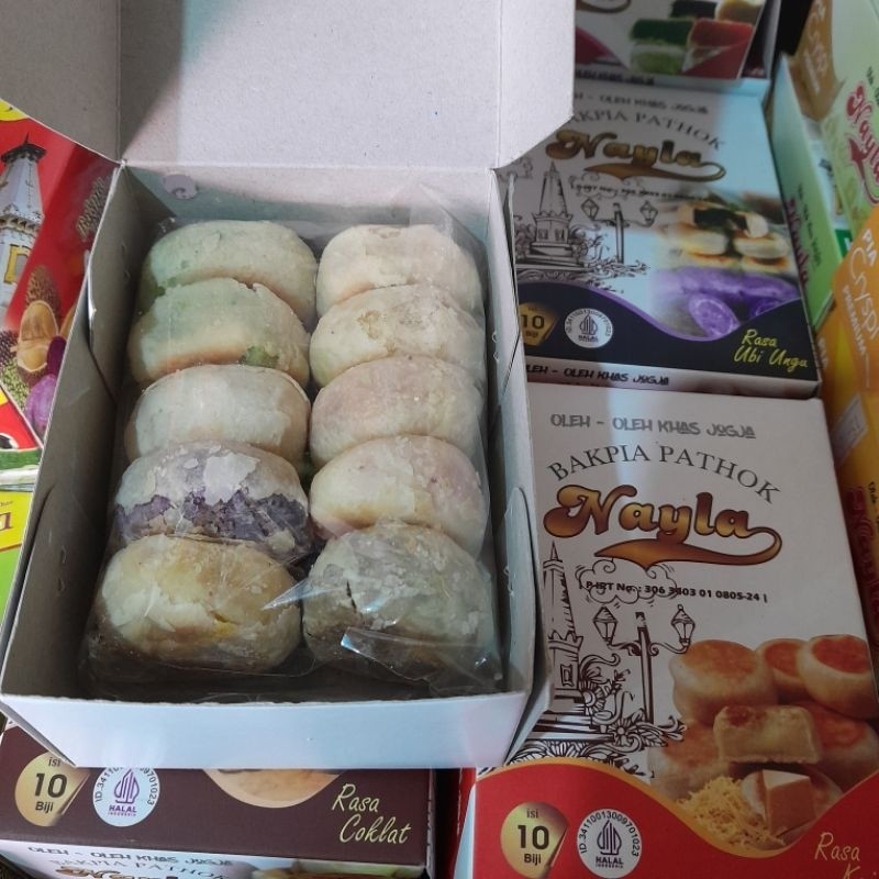 

PAKET 5 box BAKPIA PATHOK NAYLA KERING ISI 10 PCS CEMILAN ENAK MURAH OLEH - OLEH KHAS Yogyakarta