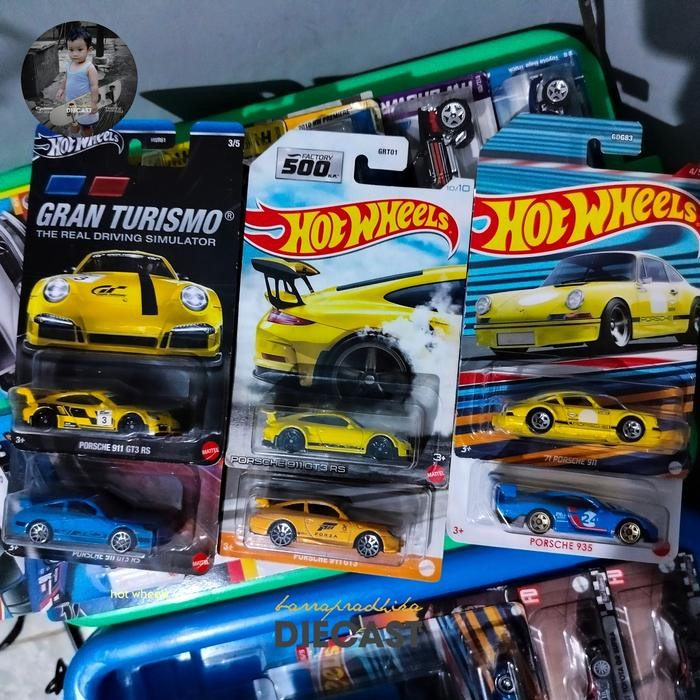 1971 PORSCHE 911 / 935 / 911 GT3 RS / 944 Porsche Hot Wheels Diecast - Hitam