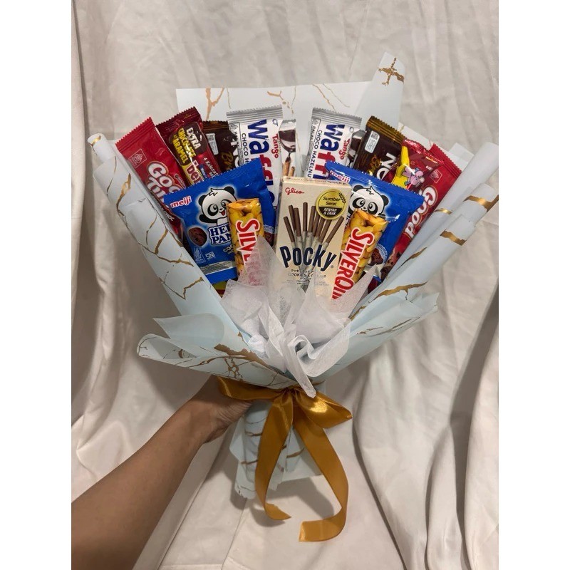 

TERLARIS (Ready Stock) FREE PACKING Bouquet / Buket snack makanan ringan silv L untuk Wisuda / Hari Ibu / Ulang Tahun / Hadiah / Anniversary / Valentine / Hari Guru