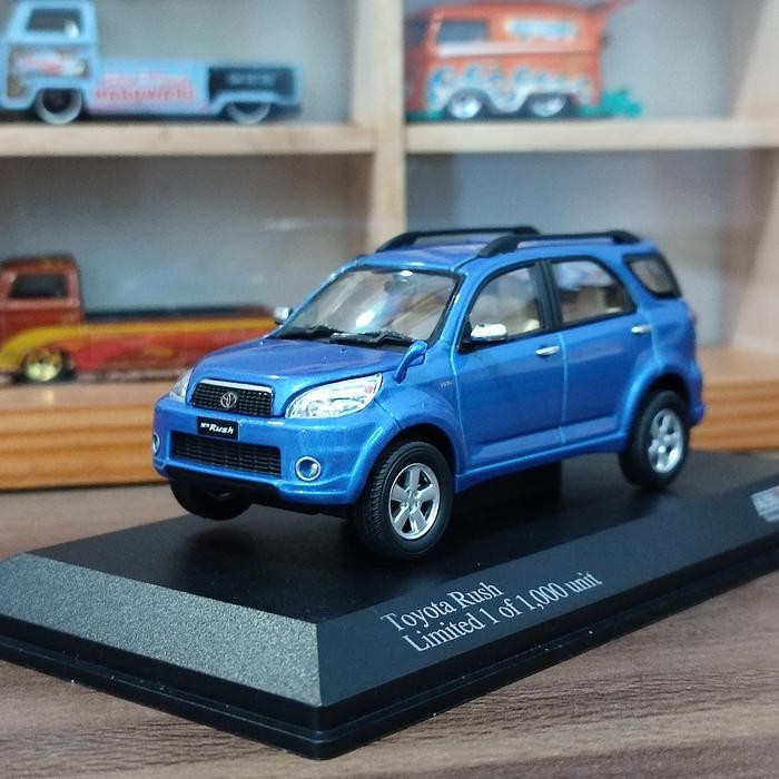 Diecast Toyota Rush skala 1:43 Auto2000 Biru Miniatur