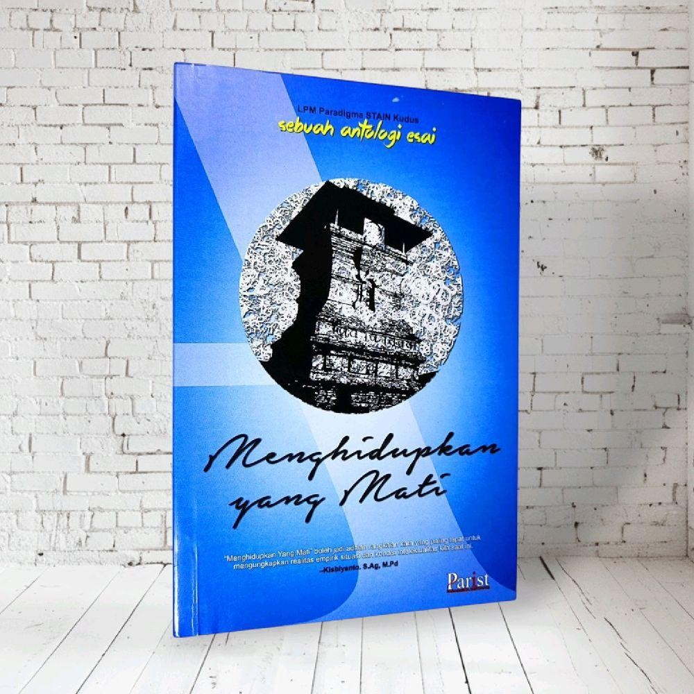 MENGHIDUPKAN YANG MATI sebuah antologi esai