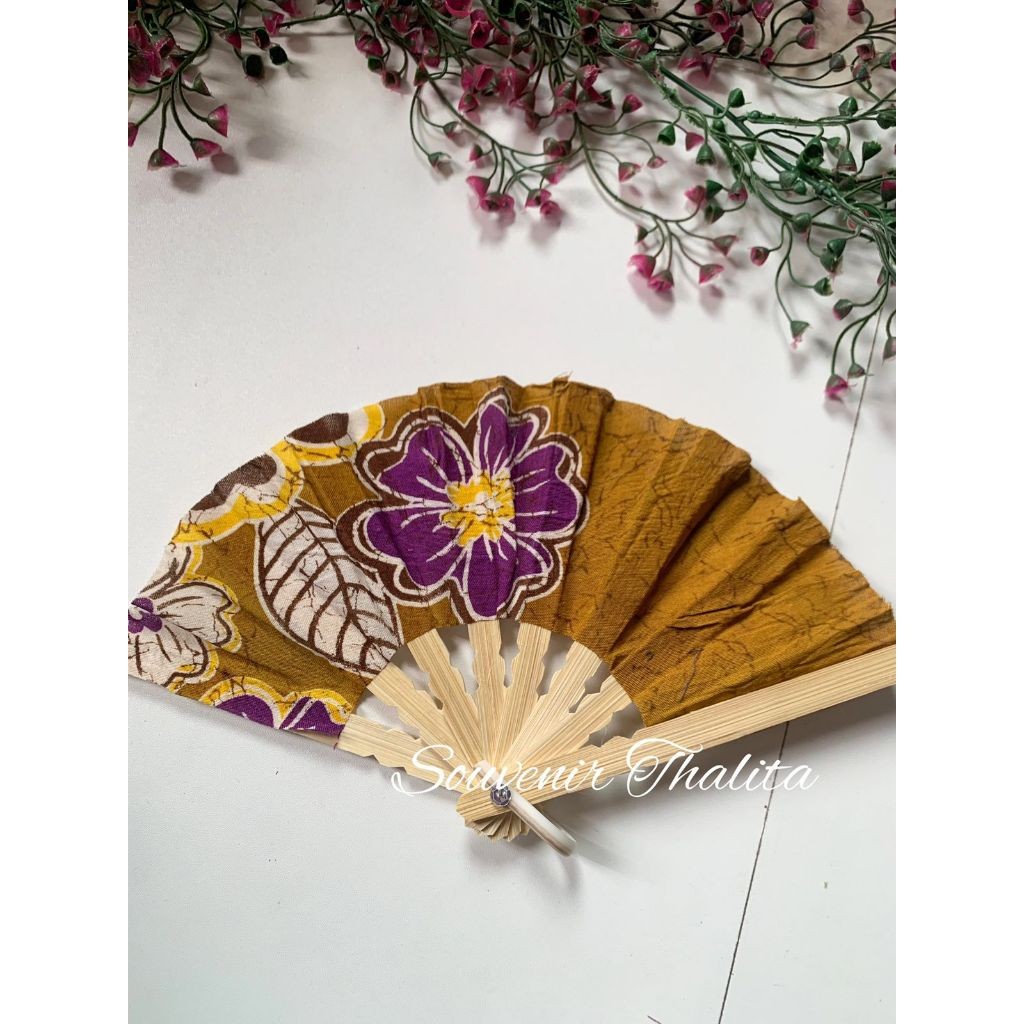 

Isi 50 Pcs Souvenir Pernikahan Kipas Batik Motif Random