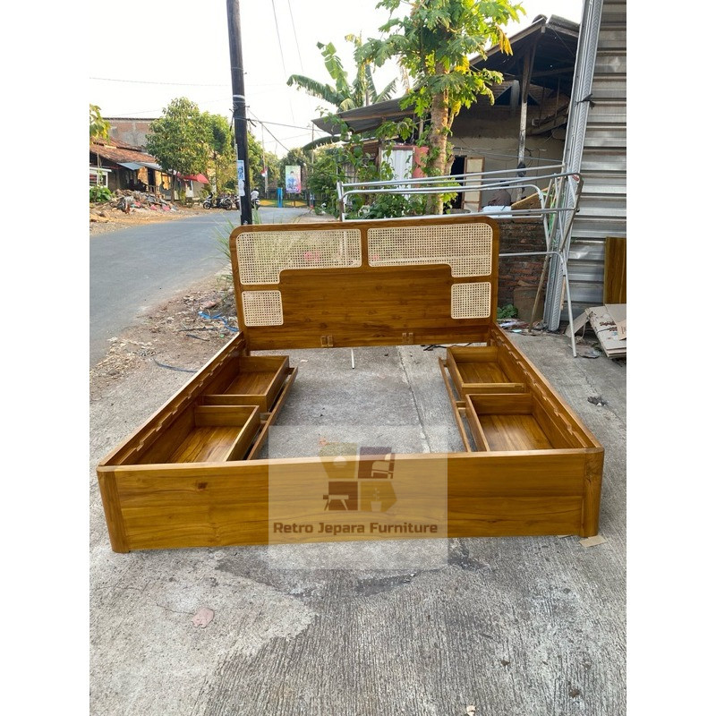 dipan kayu jati mix rotan alami,dipan minimalis termurah 140x200