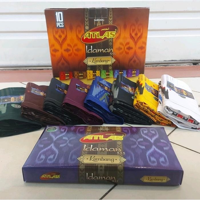 SARUNG ATLAS IDAMAN KEMBANG MOTIF BHS - hitam