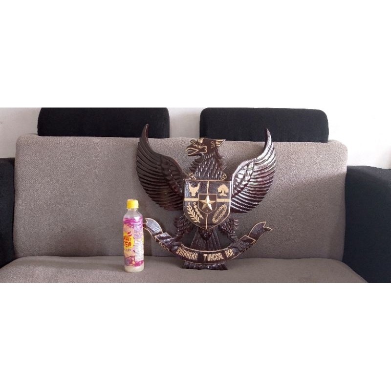 Lambang Garuda Pancasila ukiran kayu 40 cm Brown-Gold Co