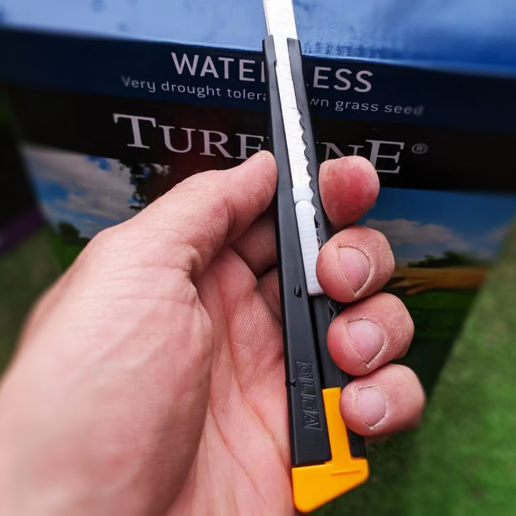 

OLFA 180-BT Pisau Cutter Gagang Kaleng Hitam 9 mm Snap-Off blade 9mm