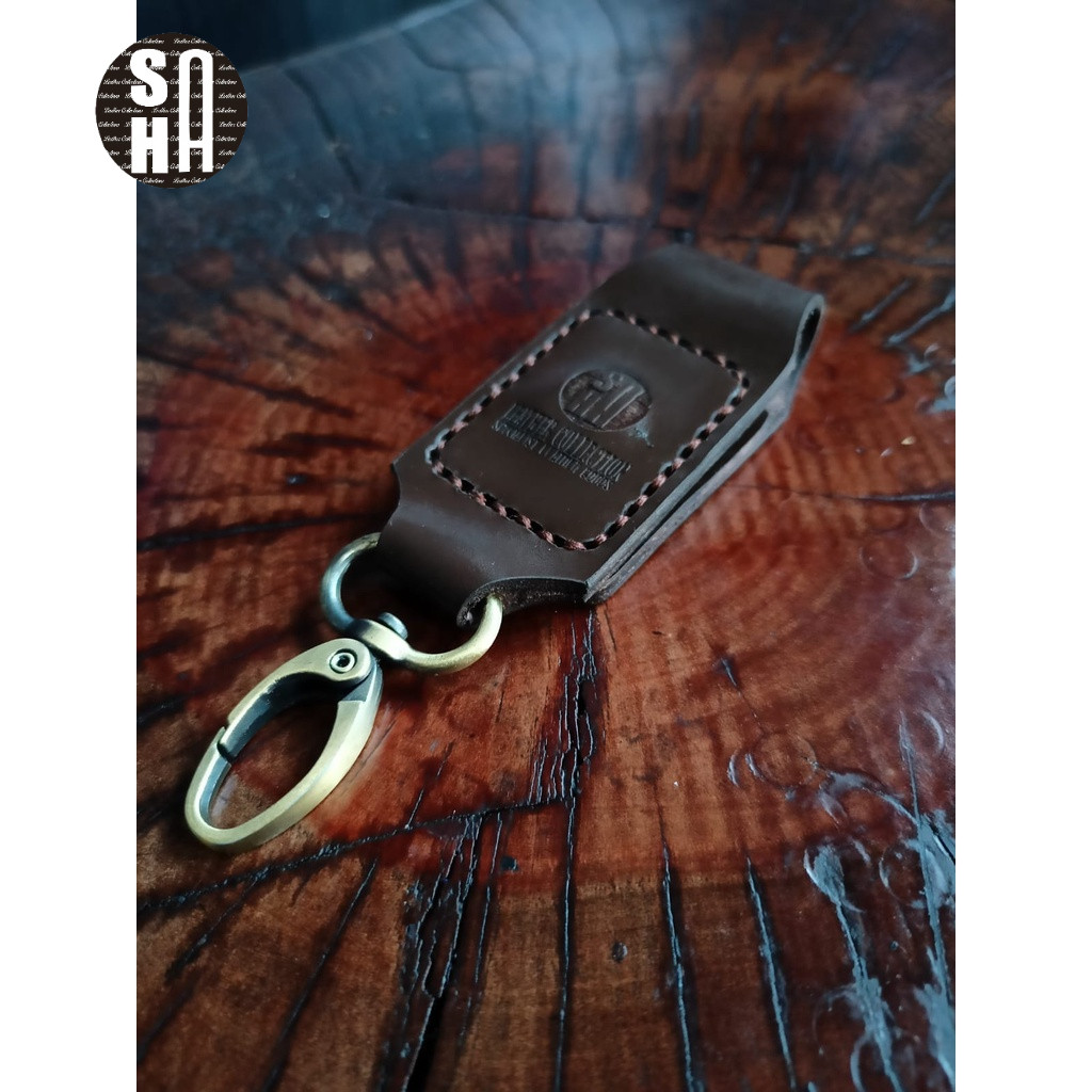 

PIN ID CARD HOLDER NAME TAG KULIT MODEL FLIP MAGNET WARNA COKLAT TUA