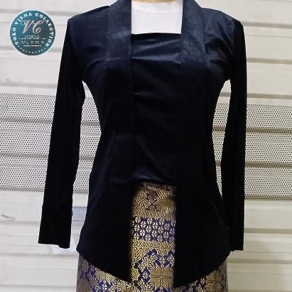 

Kebaya Kutubaru Bludru Lengan Panjang Warna Hitam - S