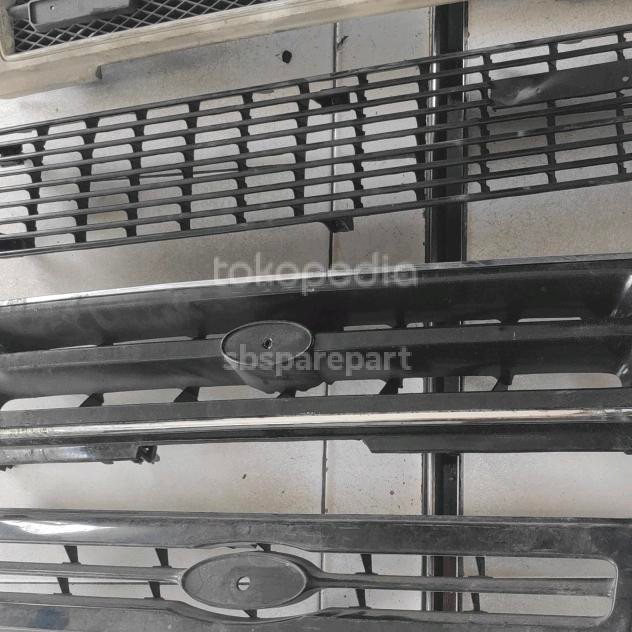 Grille radiator mazda 808 TOP