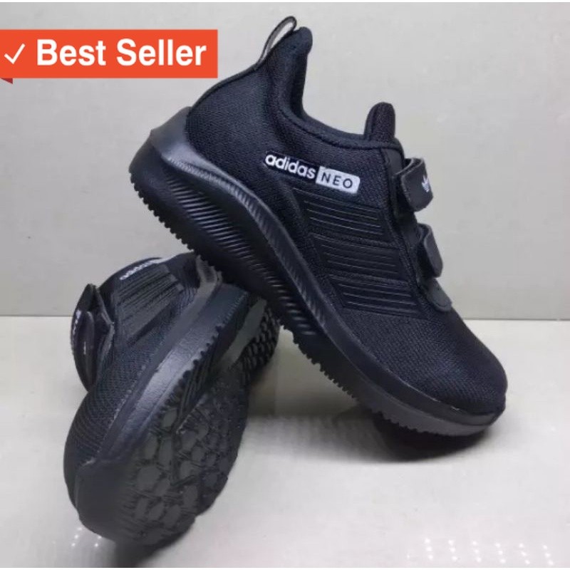 Sepatu Sekolah Kekinian Keren Murah / Sepatu Sneakers Hitam Polos /Sepatu Sekolah Anak Lakilaki Pere