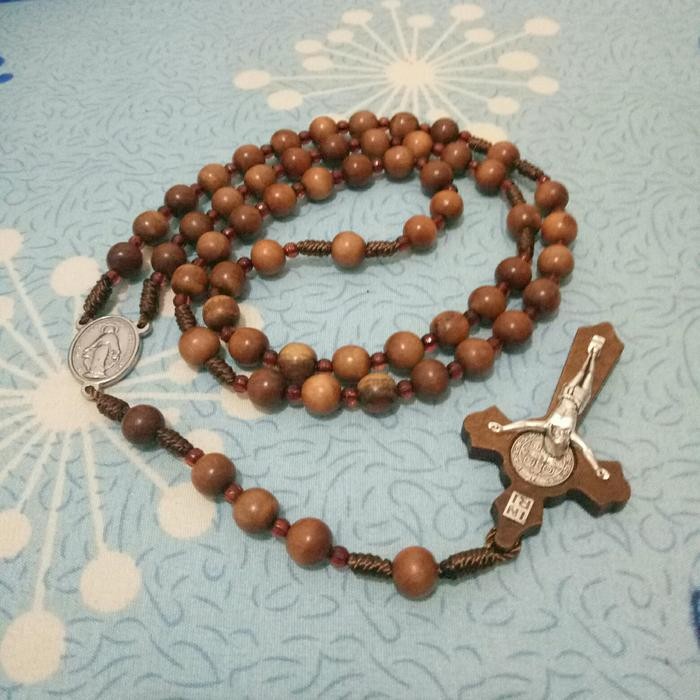 rosario kayu stigi laut