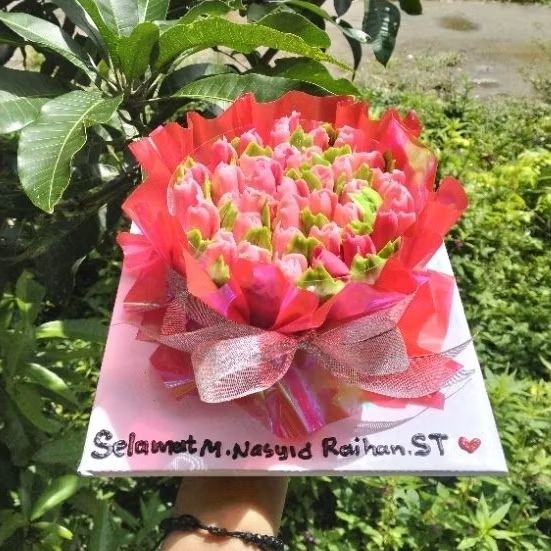 

CAKE ULTAH BUKET BUNGA ( DIAMETER 14) BISA DADAKAN