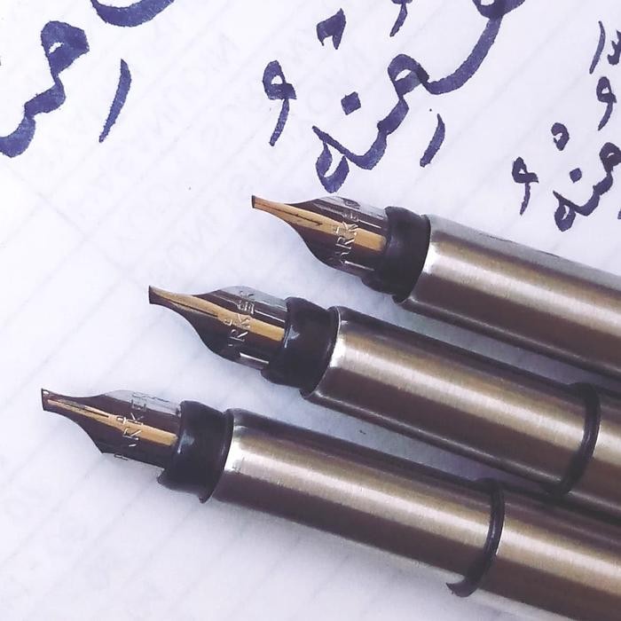 

Promo Parker vector pen / parker caigraphy pen / pena kaigrafi / pupen - hitam dob, 1,5 mm