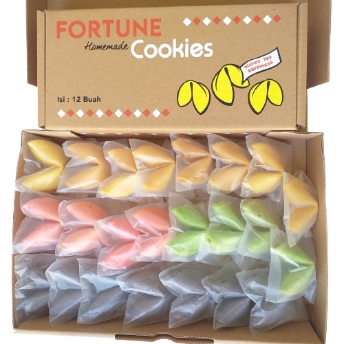 

Kue Kering keberuntungan berwarna Fortune Cookies COLOR ada Quote ditekukkannya