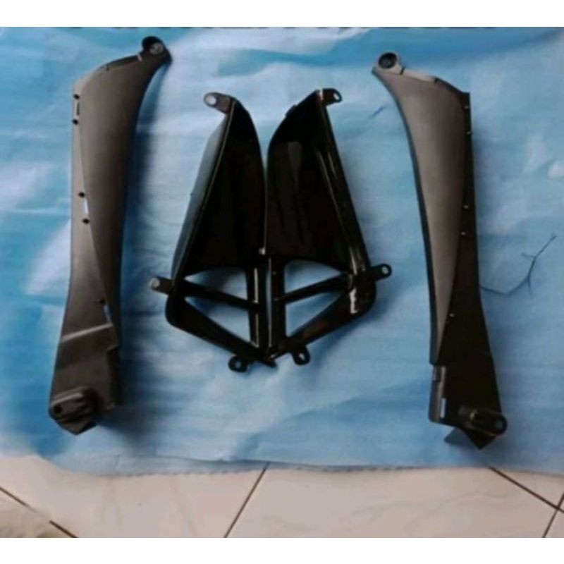 Cover sambungan sayap samping sayap luar plus laci HONDA SUPRA X 125 NEW BATMAN kualitas terjamin mi