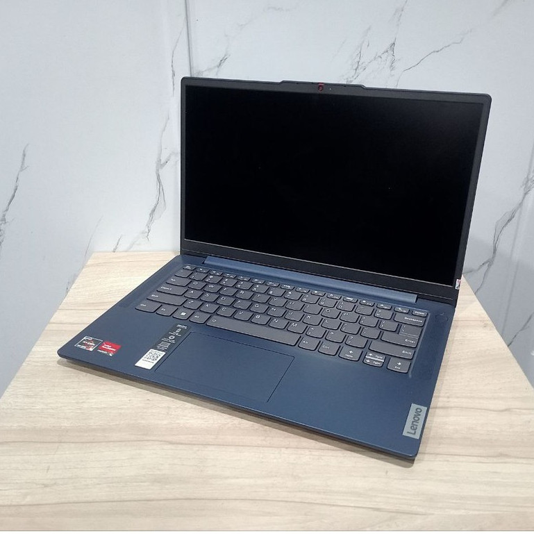 Lenovo Slim 3 AMD Ryzen 5 5625U RAM 16 GB SSD 512 GB Radeon Gfx Laptop Second Desain Editing