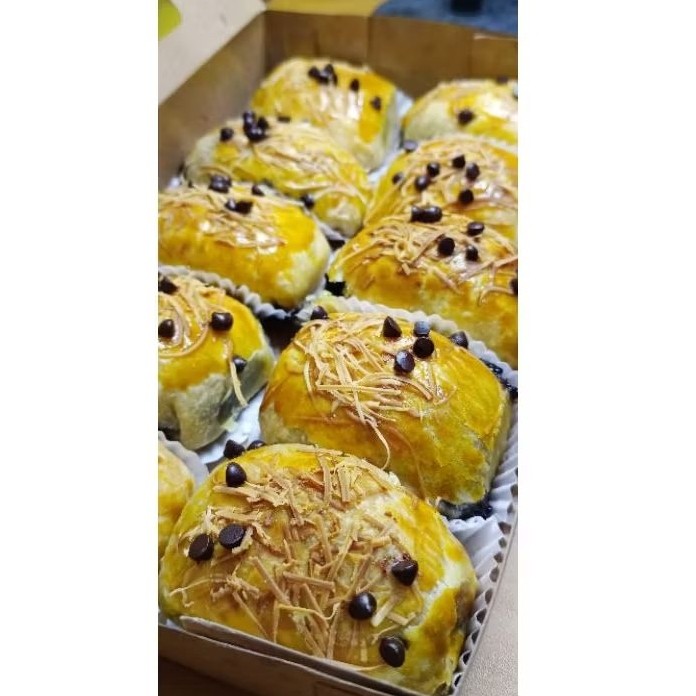 

Bolen Pisang Coklat Keju isi 10,12,15- Premium Bolen Palembang [Khusus INSTAN]