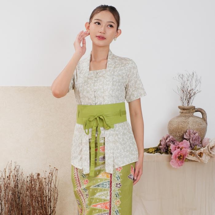 

Kebaya kutubaru kancing celia lengan pendek meradelima katun hijau - XS