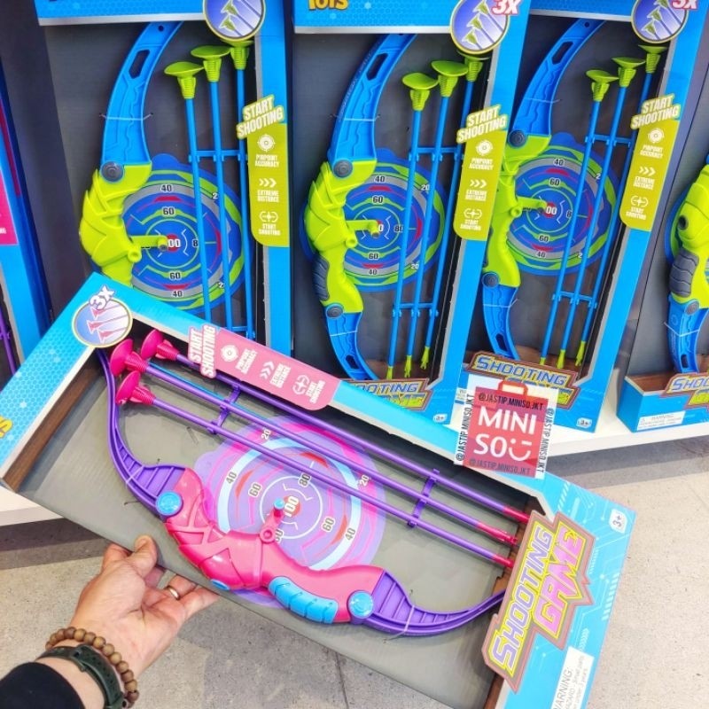 MINISO TOYS  Mainan Panahan / Shooting Arrow Game with Target (3 anak panah Soft Tip) GREEN / PINK.C