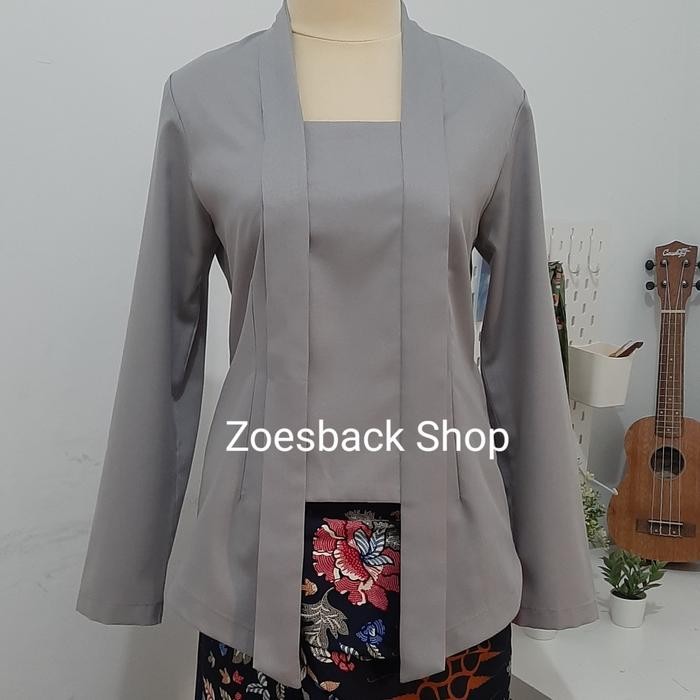 

Kebaya Kutu Baru Katun (Lengan Panjang) - Abu-abu, L