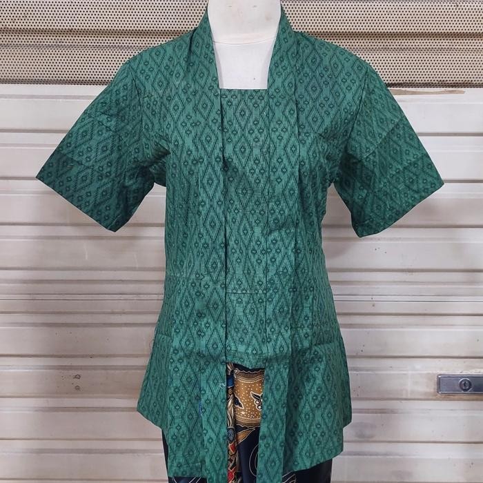 

kebaya kutubaru embos