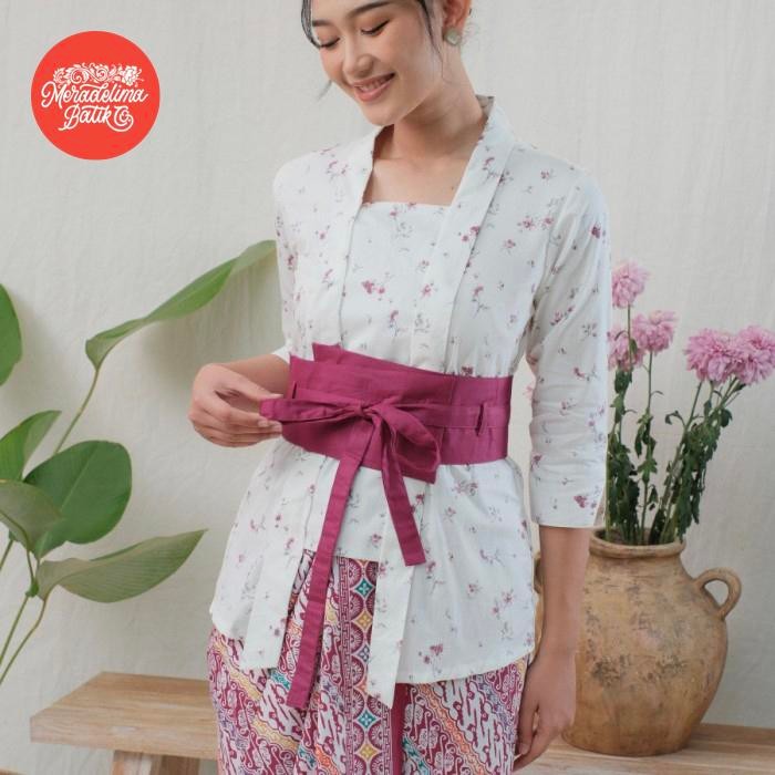 

Kebaya Kutubaru Clarris Lengan 7/8 Meradelima Katun Putih Ungu - XS