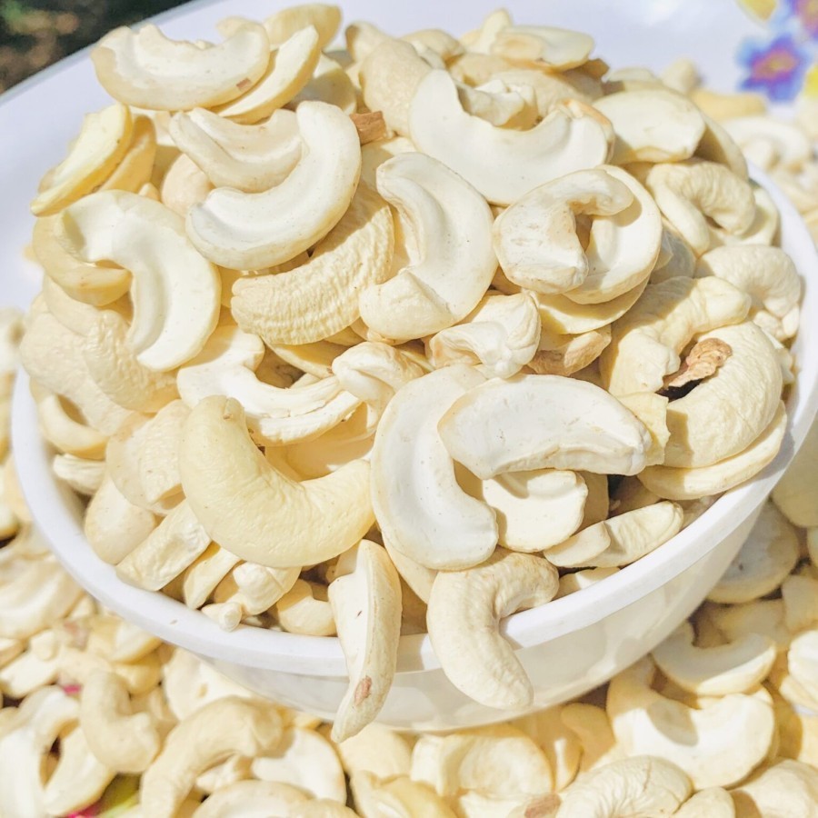 

Kacang Mente Mentah BELAH / Raw Cashew Nut SPLIT