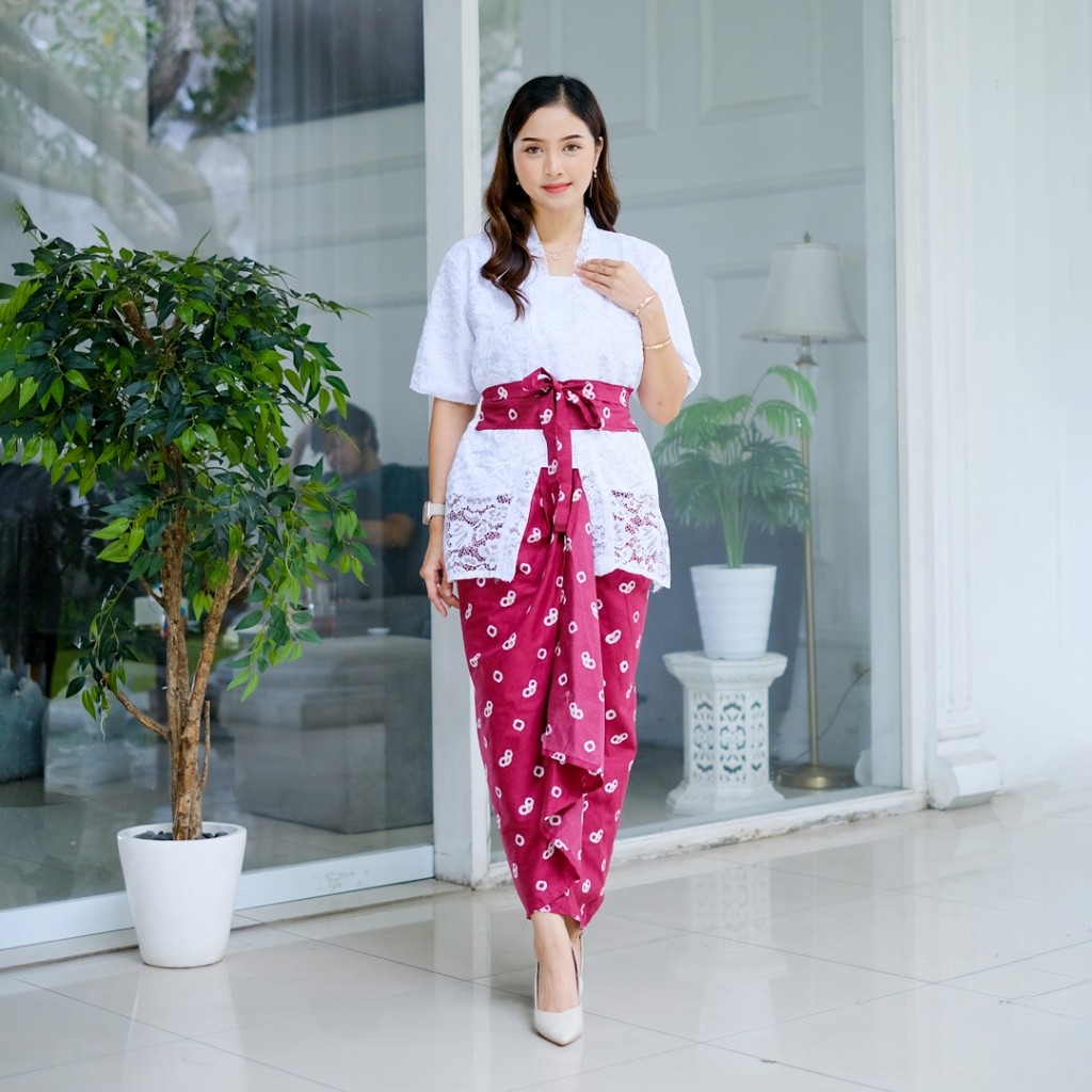 S31 Batik Couple Termurah - Setelan Kutubaru Kebaya Bali Putih Modern Brokat Shanaya Lengan Pendek R