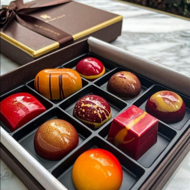 

The RR Chocolate Premium Artisan Cokelat Box