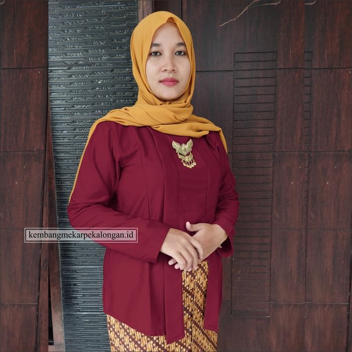 

Kebaya Kutubaru Polos Katun Toyobo Premium - Lingkar Dada 94-120cm, Lingkar Panggul 108-140cm - Baju, Atasan - Maroon, M